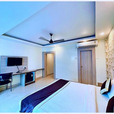 Hotel Aparna Grand Near Ram Janam Bhoomi And Temple - Fully Air Conditioned - Free Wifi Available - Best Budget Hotel In Ayodhya المظهر الخارجي الصورة