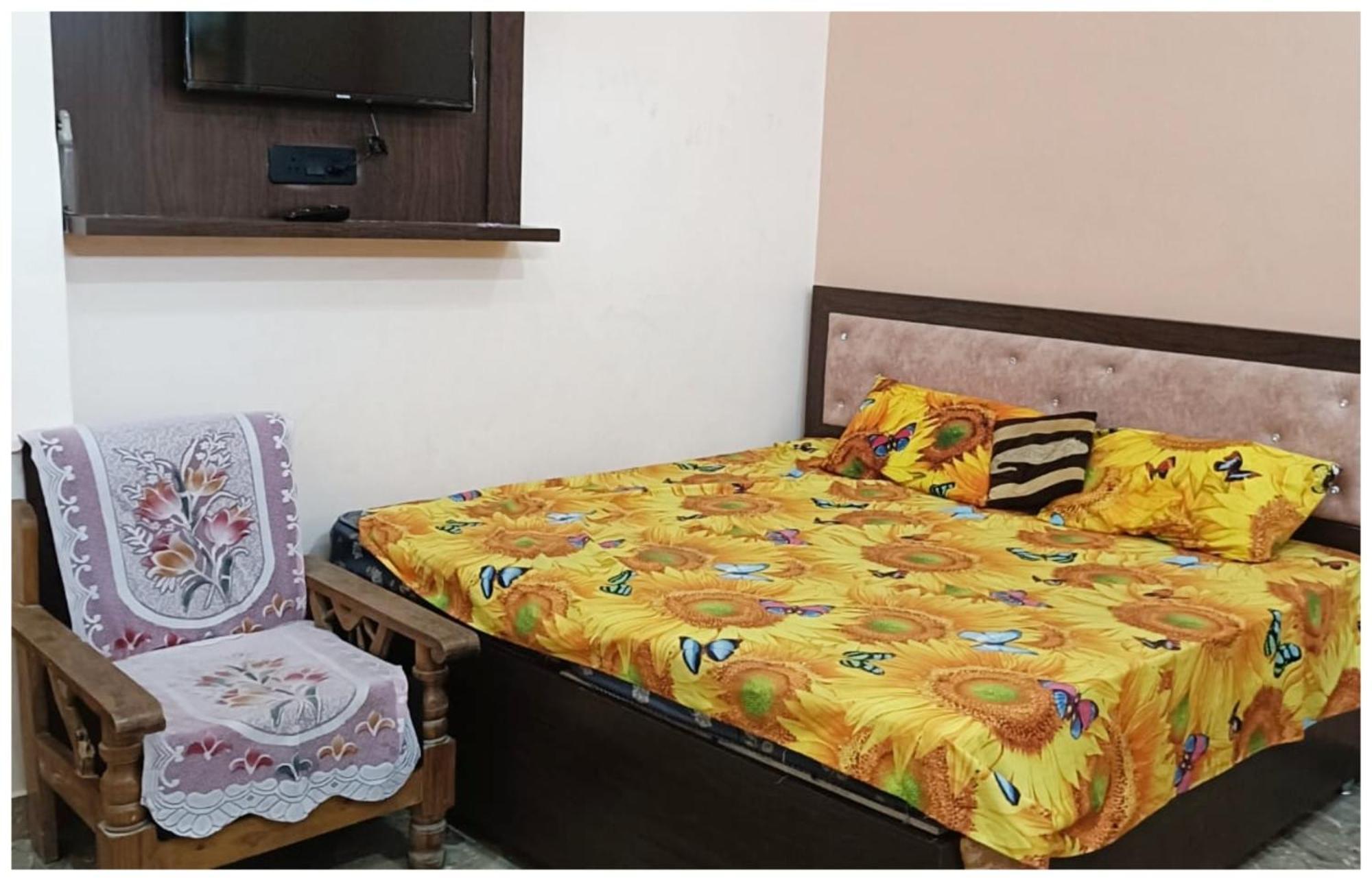 Hotel Aparna Grand Near Ram Janam Bhoomi And Temple - Fully Air Conditioned - Free Wifi Available - Best Budget Hotel In Ayodhya المظهر الخارجي الصورة