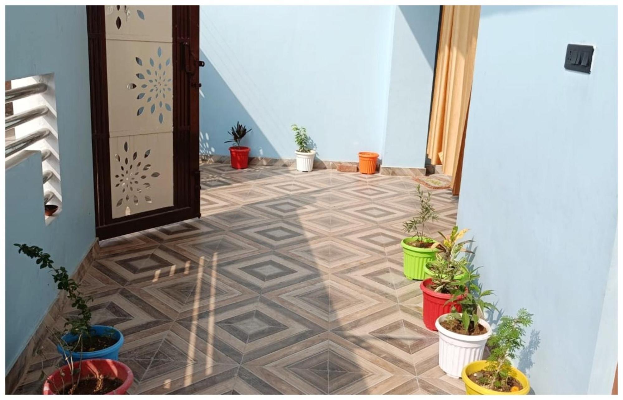 Hotel Aparna Grand Near Ram Janam Bhoomi And Temple - Fully Air Conditioned - Free Wifi Available - Best Budget Hotel In Ayodhya المظهر الخارجي الصورة